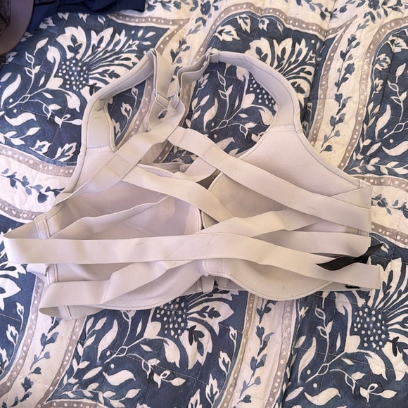 Strapy back bra - Picture 2 of 3